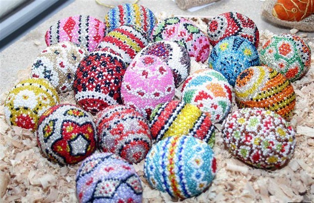 Как украсить яйца к Пасхе: 27 оригинальных идей декора и росписи