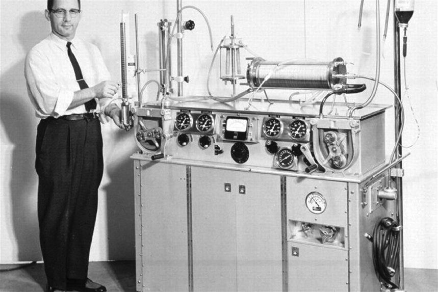 Первый аппарат в мире. Оксигенатор Брюхоненко. Аппарат искусственного кровообращения Сергея Брюхоненко.